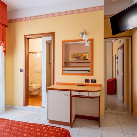 Hotel Excelsior Cesenatico Exterior photo