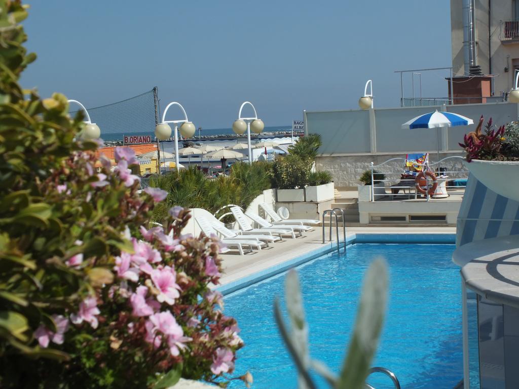 Hotel Excelsior Cesenatico Exterior photo