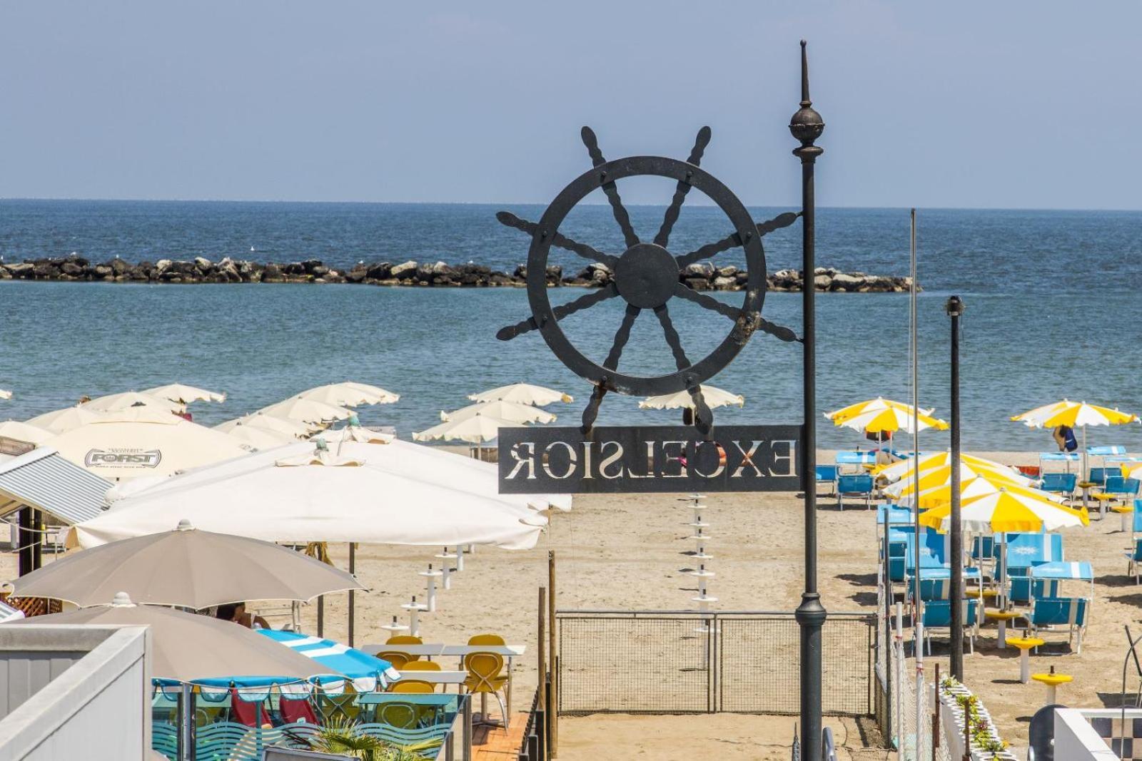Hotel Excelsior Cesenatico Exterior photo