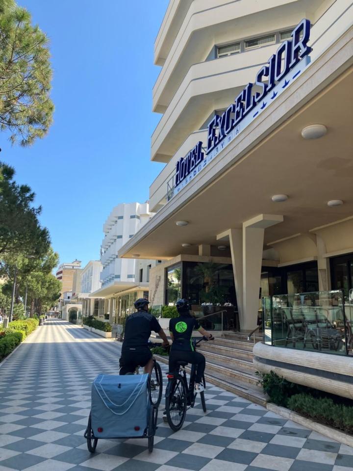 Hotel Excelsior Cesenatico Exterior photo