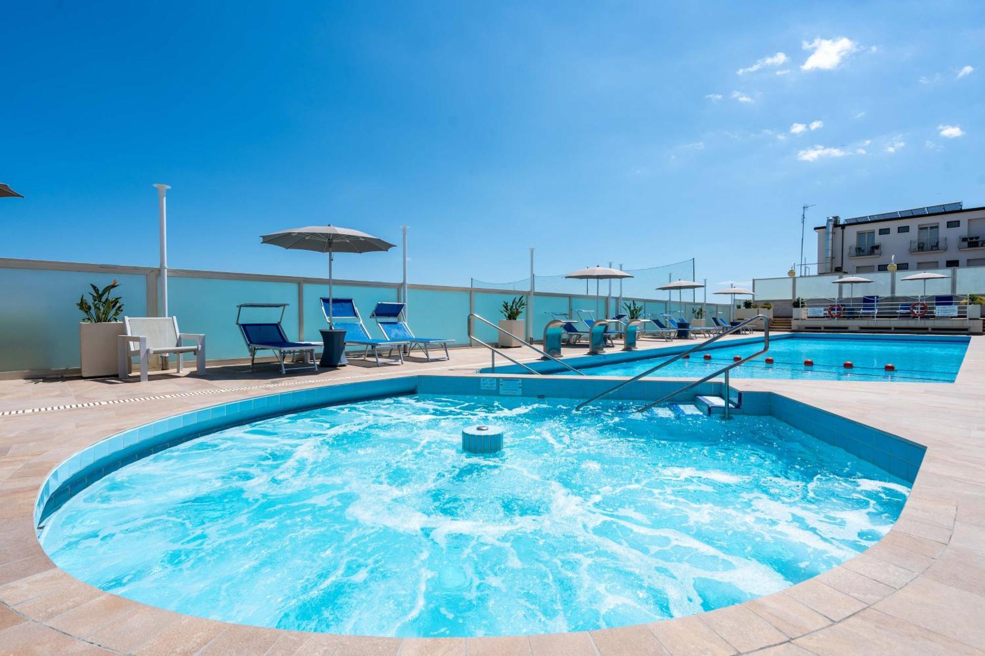 Hotel Excelsior Cesenatico Exterior photo