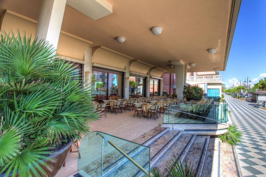 Hotel Excelsior Cesenatico Exterior photo